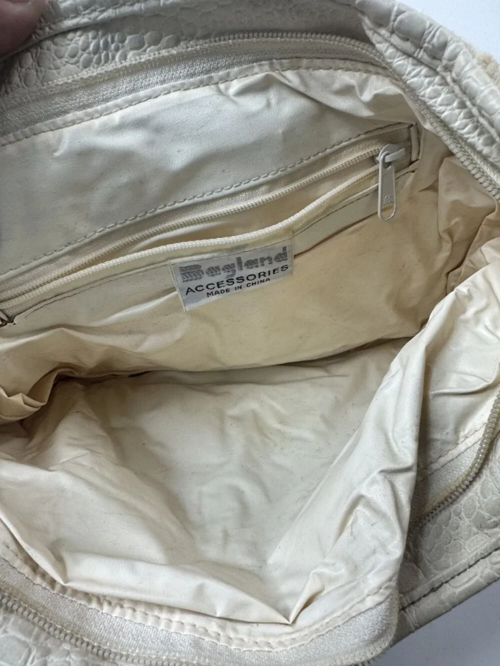 Vintage Beige Shoulder Bag With Knotted Accent & Zip Closure